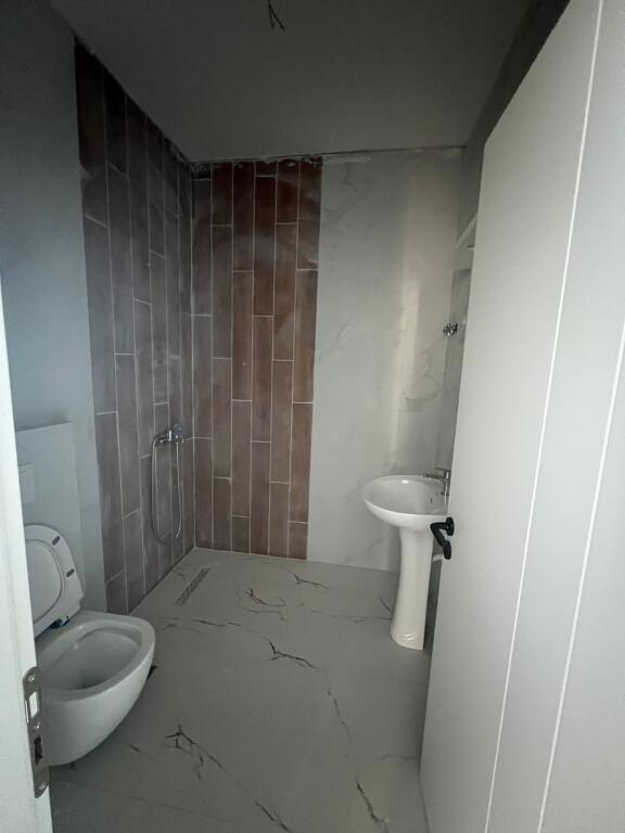 APARTAMENT ME QERA 2+1+2