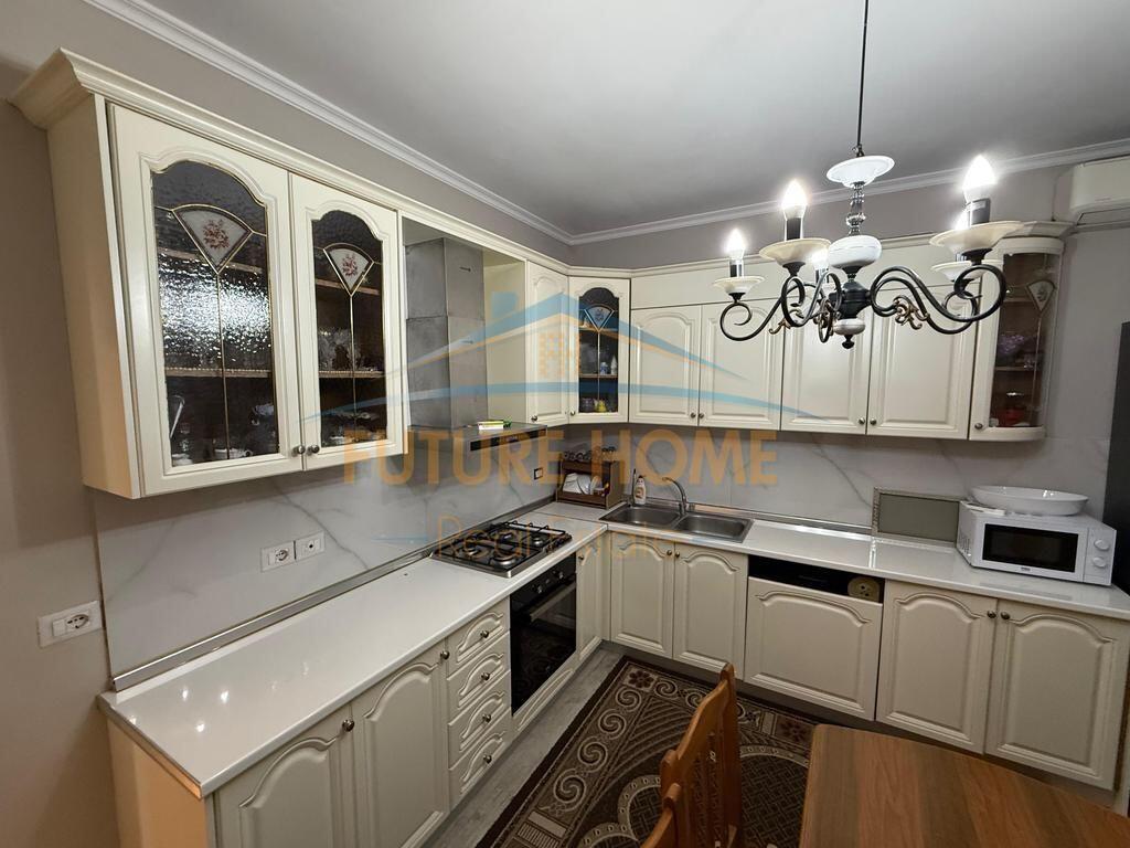 Shitet, Vilë, Kodra e Priftit, Tiranë