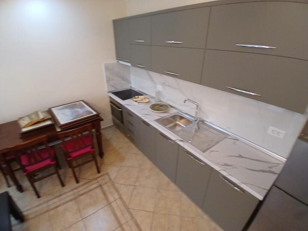 Jepet me qera  Apartament 2+1 ne MEDRESE