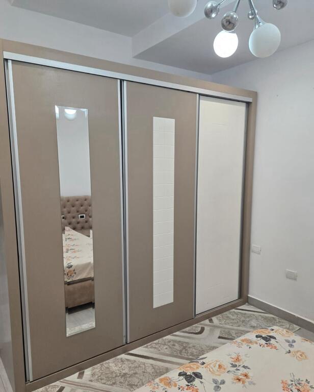 Jepet me qira apartament 1+1 prane Kristal Center!