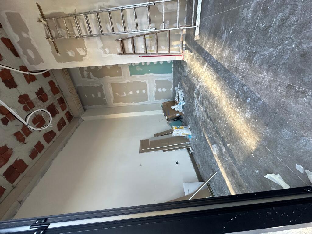 Ambjent biznesi me qera Bathore (Hotel Troci)