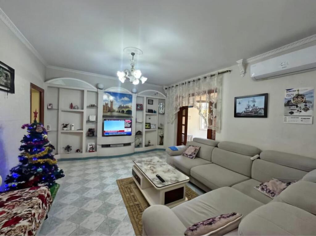 SHITET APARTAMENT 2+1+2 PRANE STADIUMIT DURRES