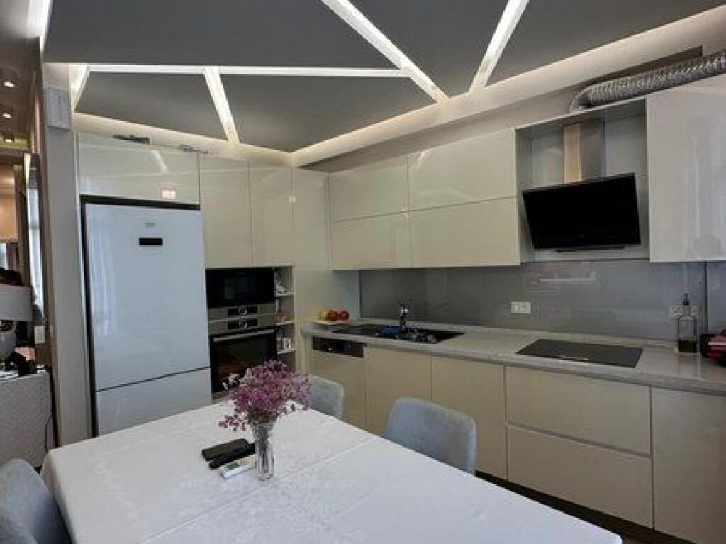 In vendita, Appartamento 2+1+2, Complesso "Kika 2", Comune di Parigi, Tirana.