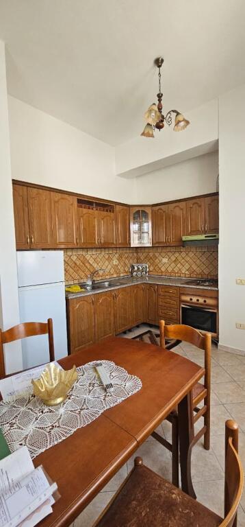 APARTAMENT 2+1+2 ME QERA PRAN MARKATES FRUTA PERIME DURRES