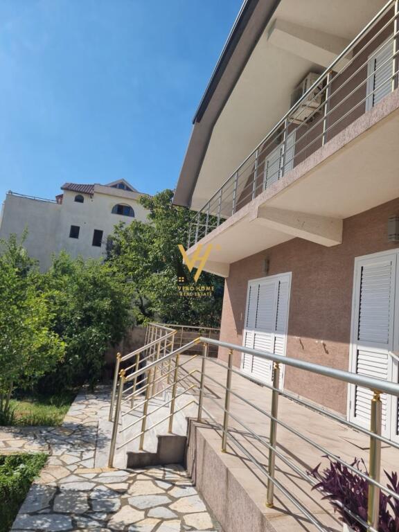 VILLA SU DUE PIANI IN AFFITTO A ALI DEMI 1.700 EURO