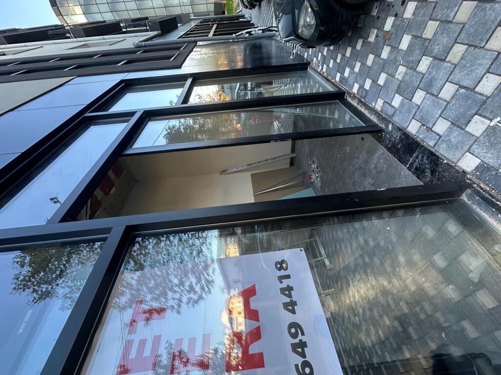 Ambjent biznesi me qera Bathore (Hotel Troci)