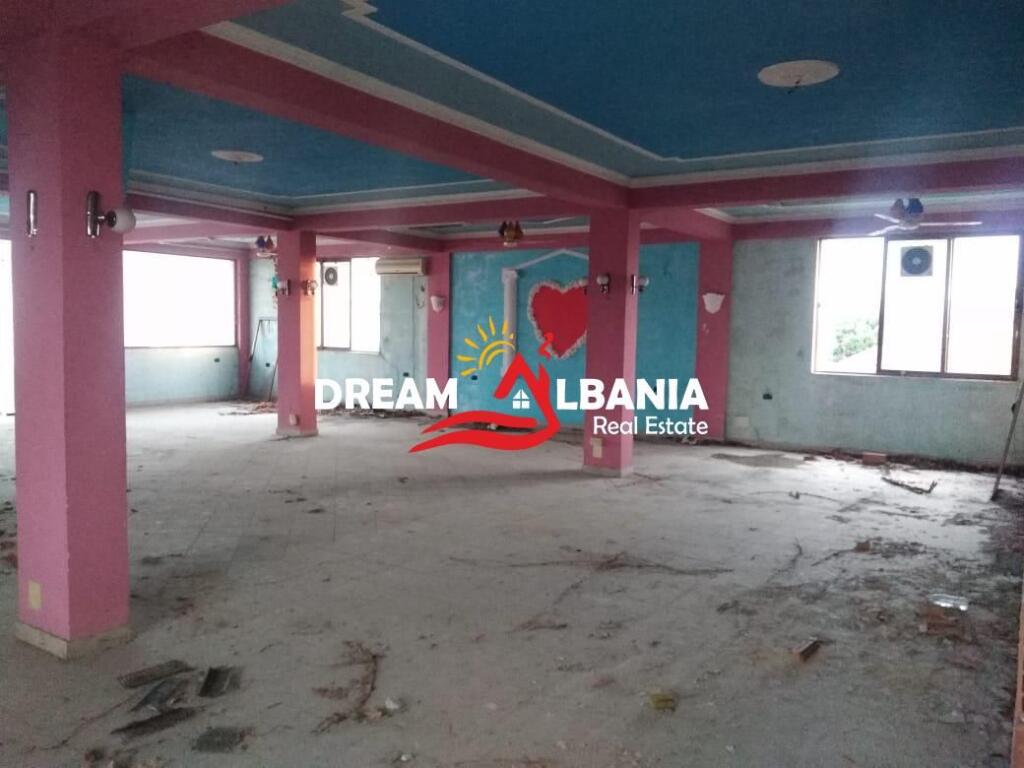 Ambjent me qera prane Qendres Tregtare QTU ne Tirane (ID 4281171)