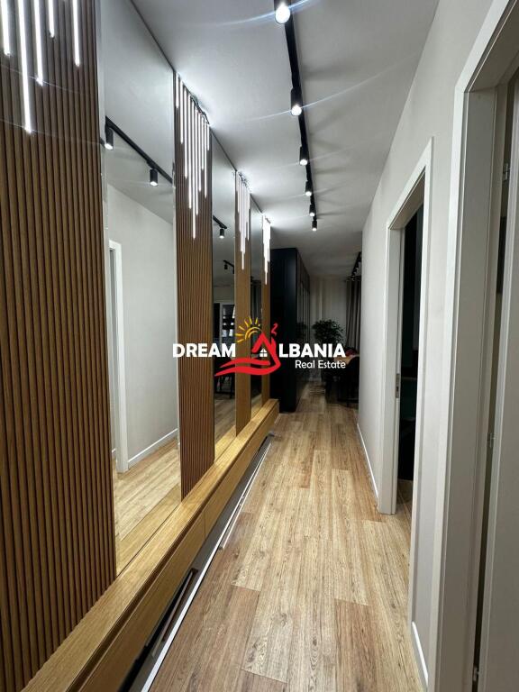 Jepet me qera apartament luksoz 2+1+Post parkimi tek Kodra e Diellit (ID 42215042)