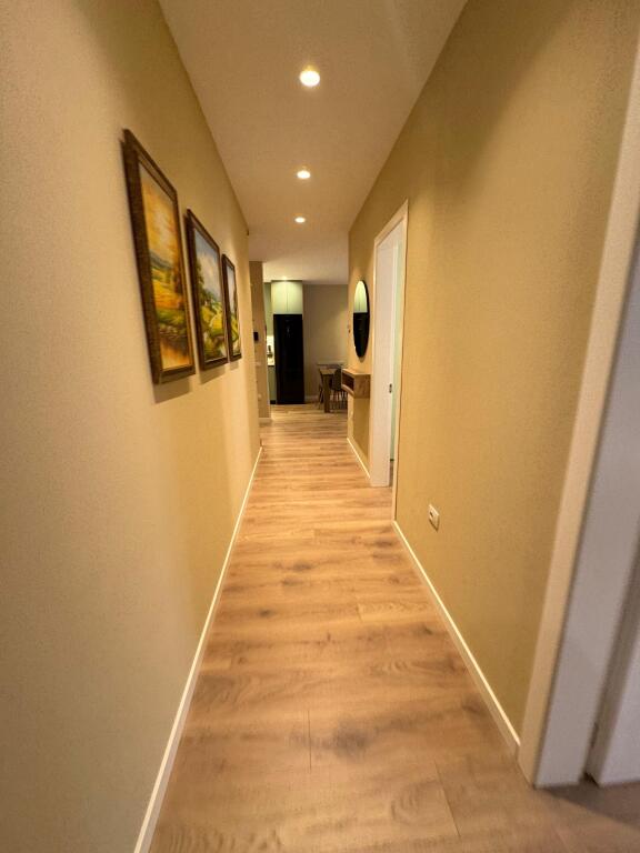 🏠 Appartamento 2+1 in affitto 📍 Via Elbasan, di fronte alla Facoltà di Economia