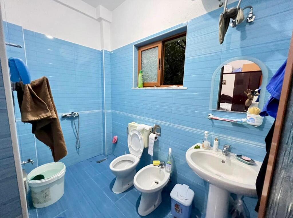 📣 SHITET VILE OKAZION 📍 Ali Dem, Prane Kompleksit Mangalem 🛣️ Rruga e "Mumajezeve" ✨