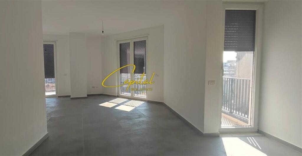 AMBIENTE COMMERCIALE IN AFFITTO 220 M2 CENTRO 2.500 EURO