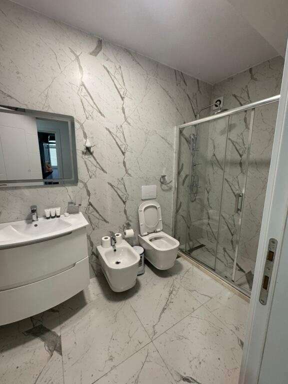 Apartament 1+1,Rruga e Kavajes!