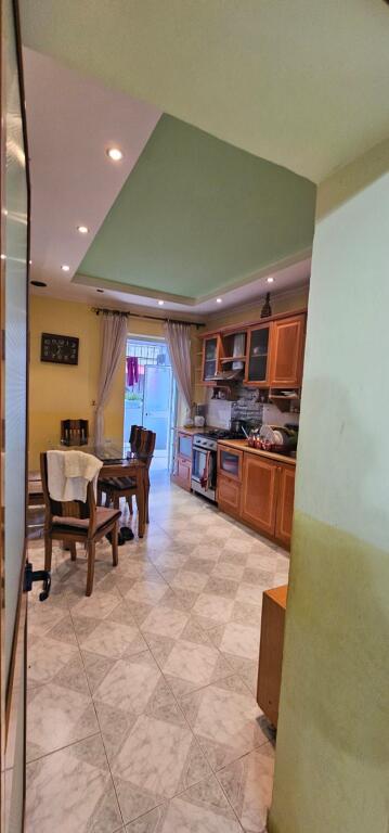SHITET APARTAMENT 2+1+2 PRANE STADIUMIT DURRES