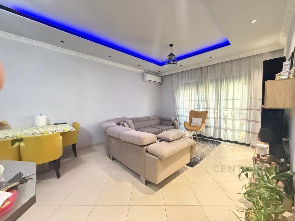 Apartament 2+1+2 dhe post parkimi per qira ne zonen e Unazes se Re , ne kompleksin Green City