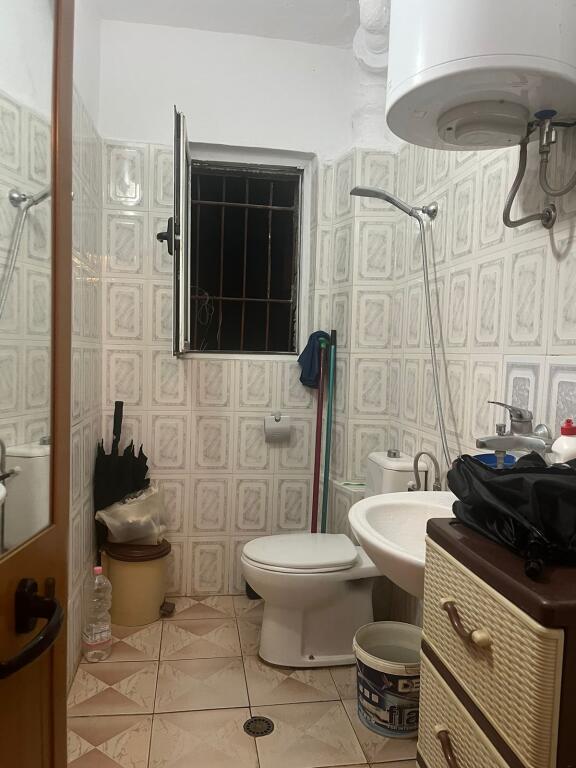 Shitet apartament 1+1 Ali Demi