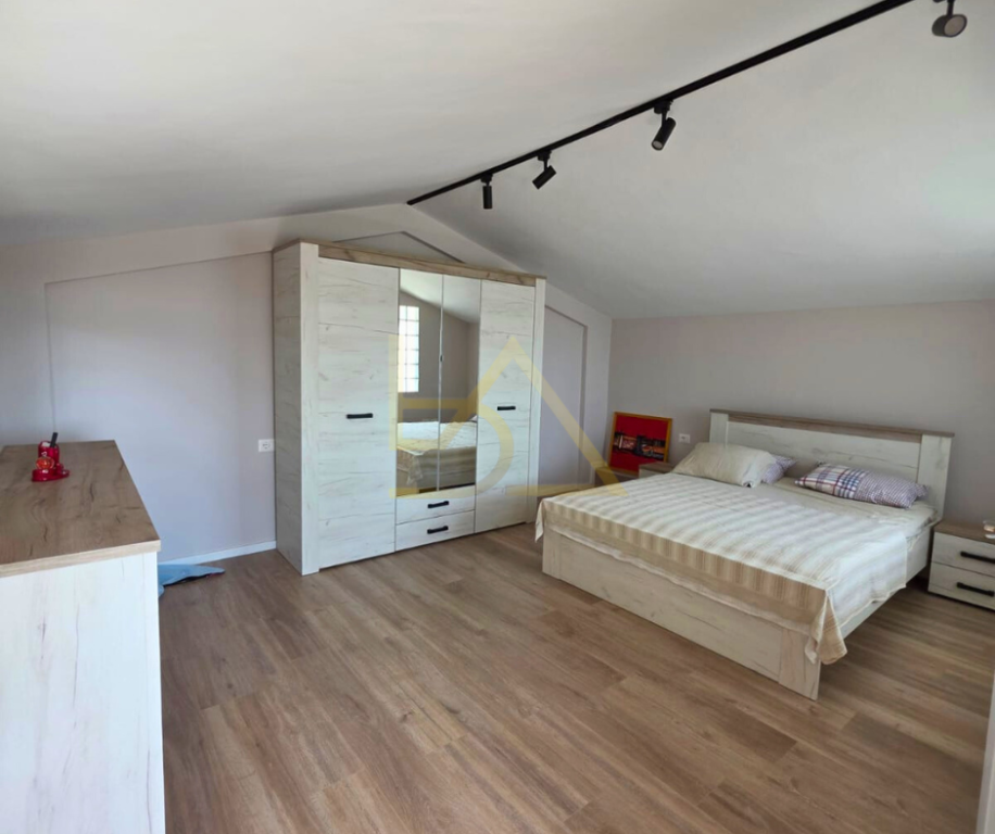 Jepet me Qira Duplex – Durrës, Plazh 13