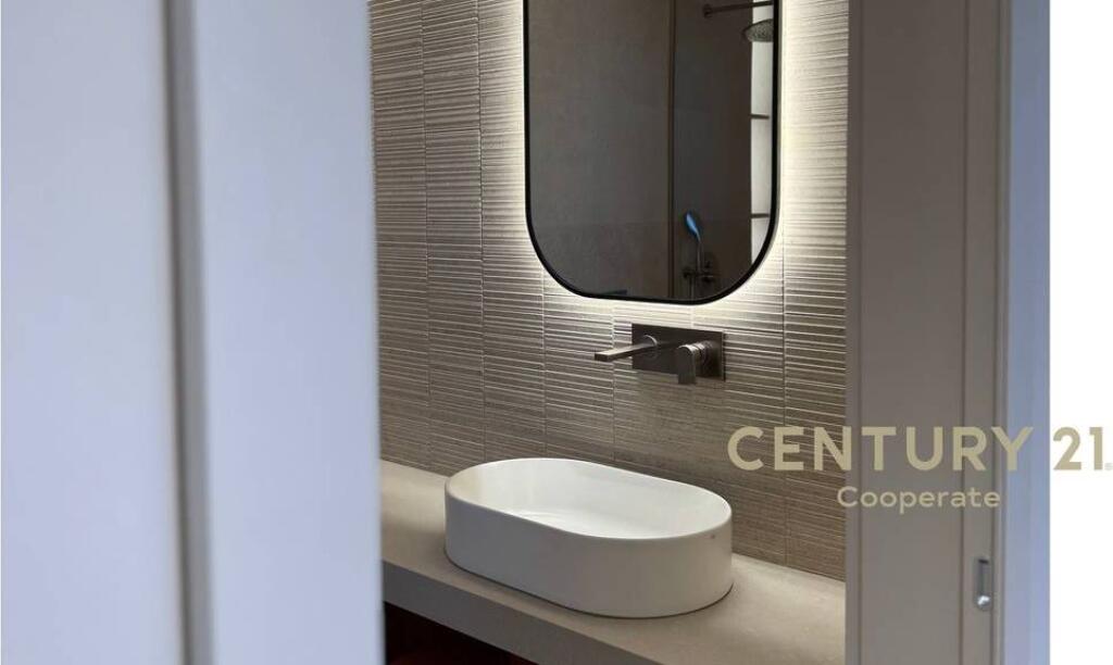 SHESIM VILE EKSKLUZIVE NE ROLLING HILL 2.