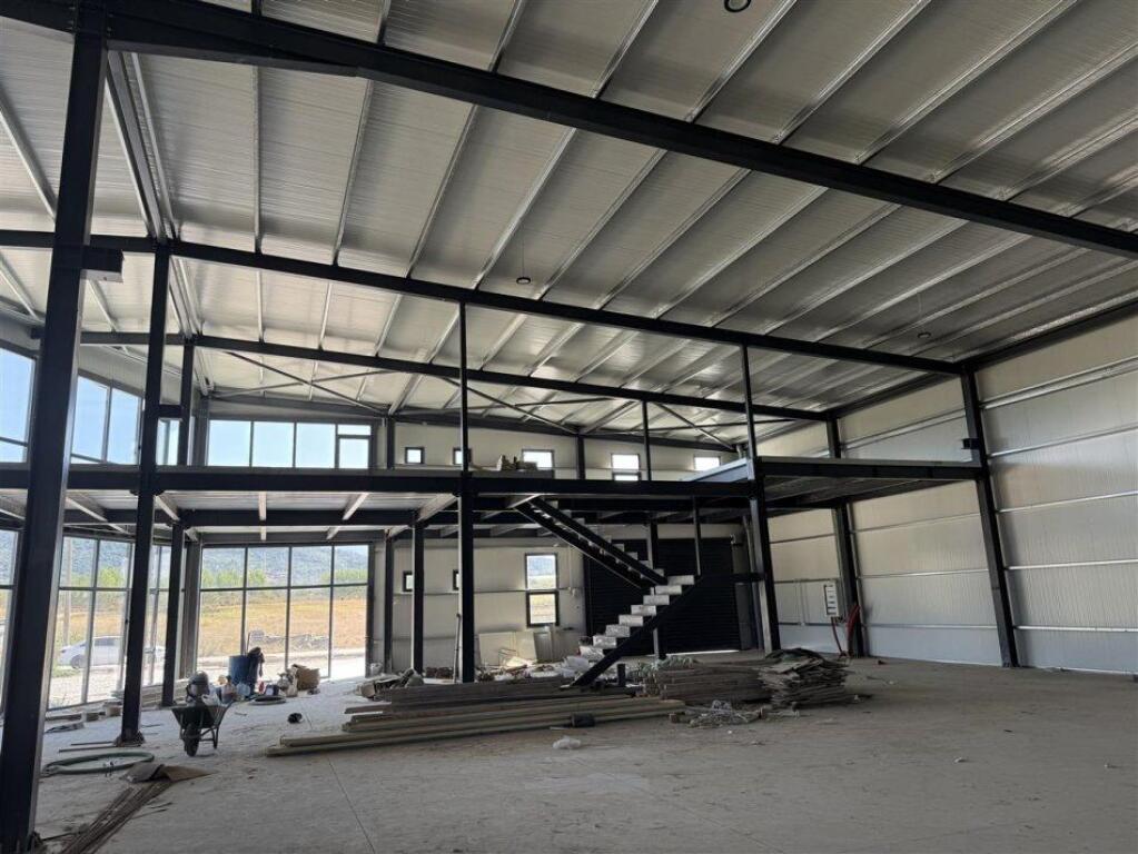 MAGAZZINI IN AFFITTO 3600 M2 VAQARR 4.000 EURO