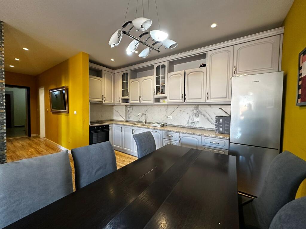 Apartament 3+1 per qira te Rruga e Kosovareve