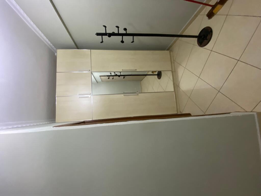 2+1,i mobiluar ,rruga peti liqeni i thate,cmimi 450 euro,ofrohet dhe parkim 70 euro