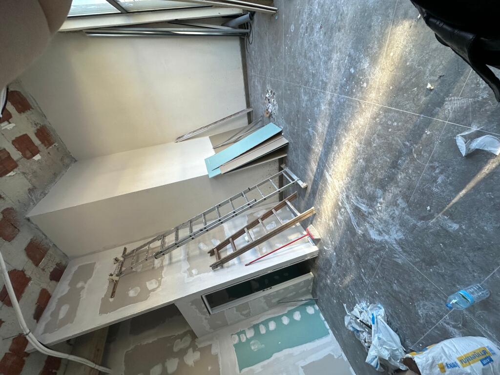 Ambjent biznesi me qera Bathore (Hotel Troci)