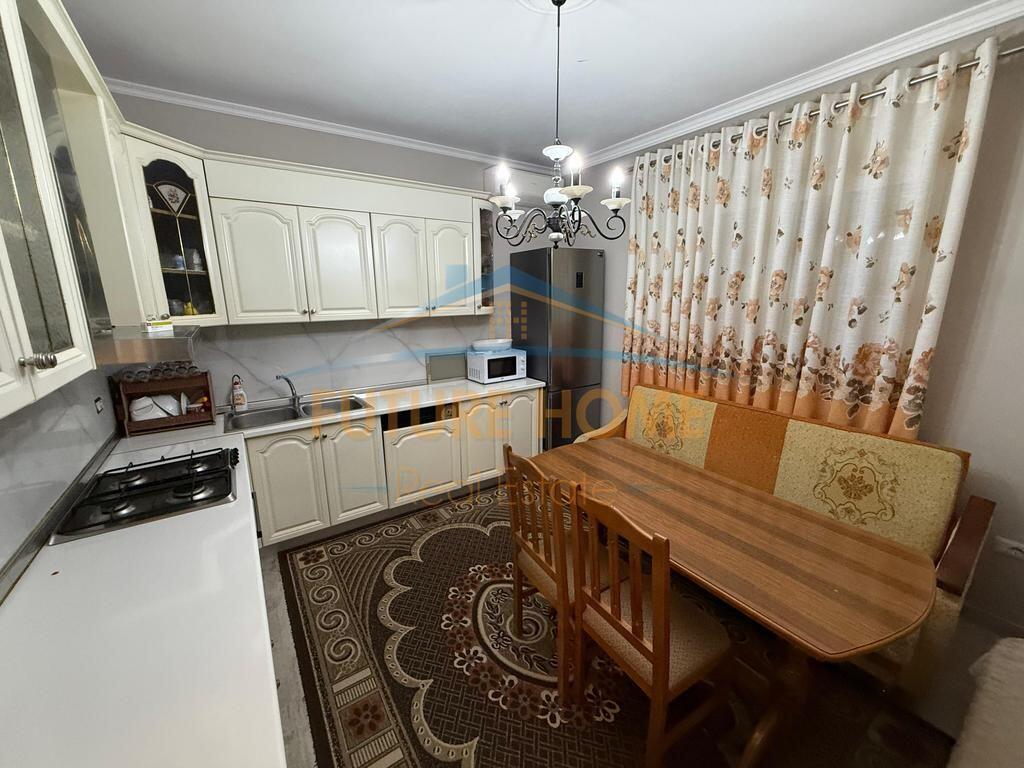 Shitet, Vilë, Kodra e Priftit, Tiranë