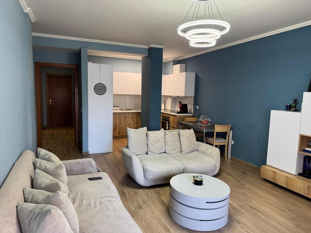 Apartament 2+1 per shitje tek Kristal Center.