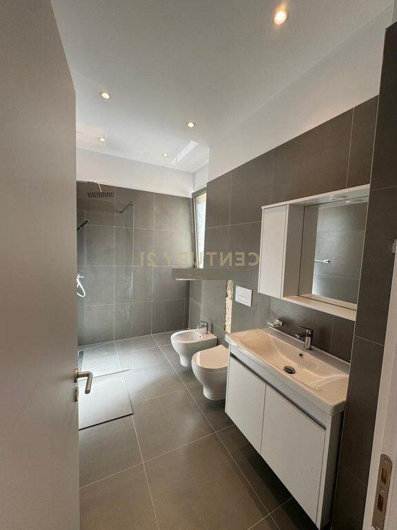 JEPET ME QIRA APARTAMENT 3+1+2 + POST PARKIMI LIQENI I THATE