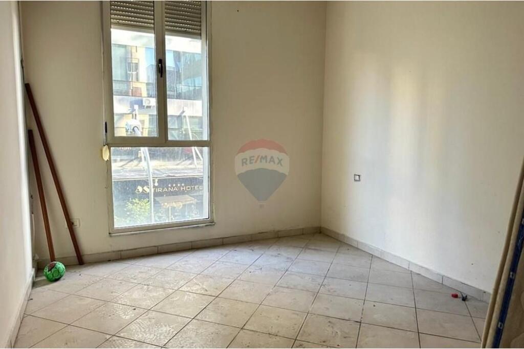 Apartment 2+1+2 for sale in the Usluga Complex, near the Train Station