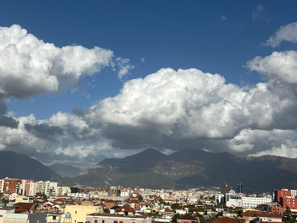 Apartament 2+1, Misto Mame!