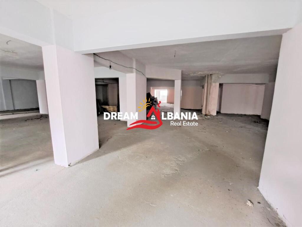 Ambient dublex me qera ne rrugen Dritan Hoxha ne afersi te Procredit Bank ne Tirane (ID 4261881)
