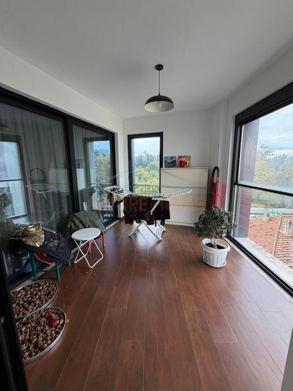 Shitet Apartament 3+1+2+2 Poste Parkimi, Rruga e Elbasanit