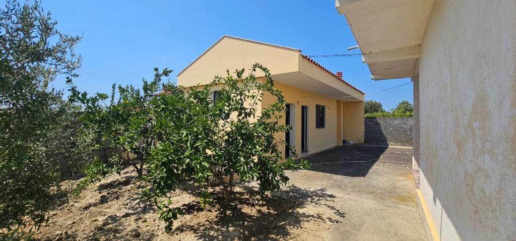 🏡 Shiten 2 shtëpi private + tokë kodrinore 9,000 m² ne Maskuri pranë Pjezës