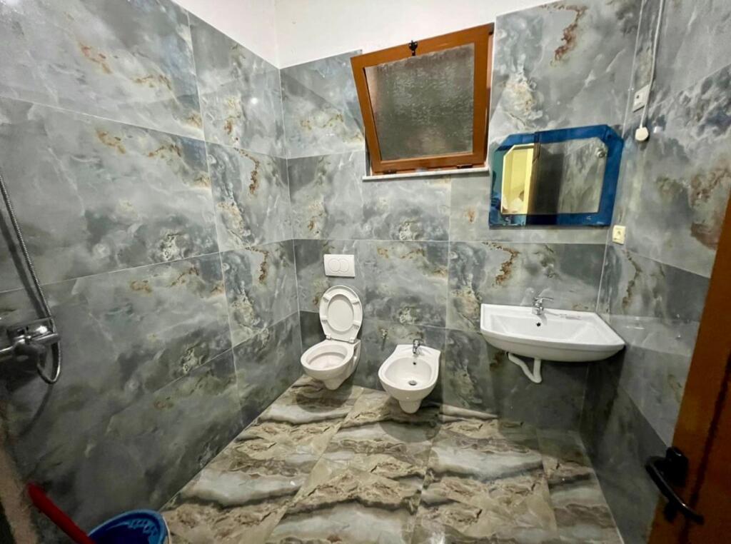 📣 SHITET VILE OKAZION 📍 Ali Dem, Prane Kompleksit Mangalem 🛣️ Rruga e "Mumajezeve" ✨