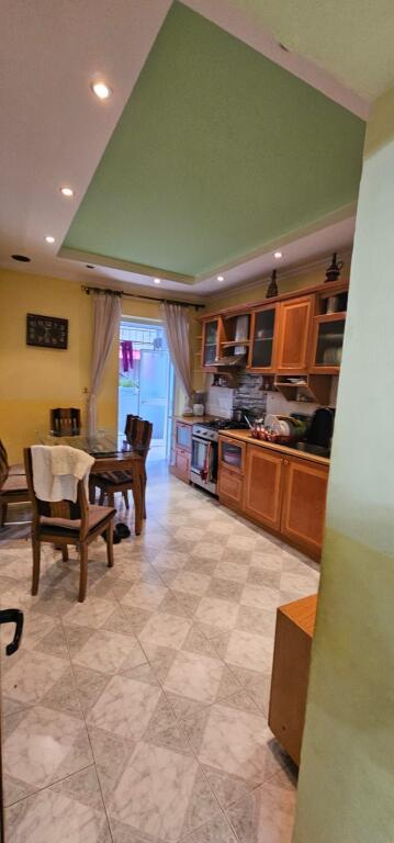 SHITET APARTAMENT 2+1+2 PRANE STADIUMIT DURRES