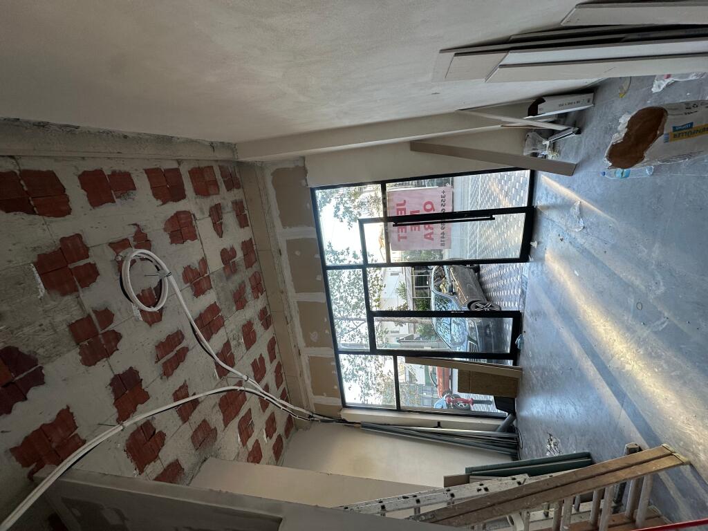 Ambjent biznesi me qera Bathore (Hotel Troci)