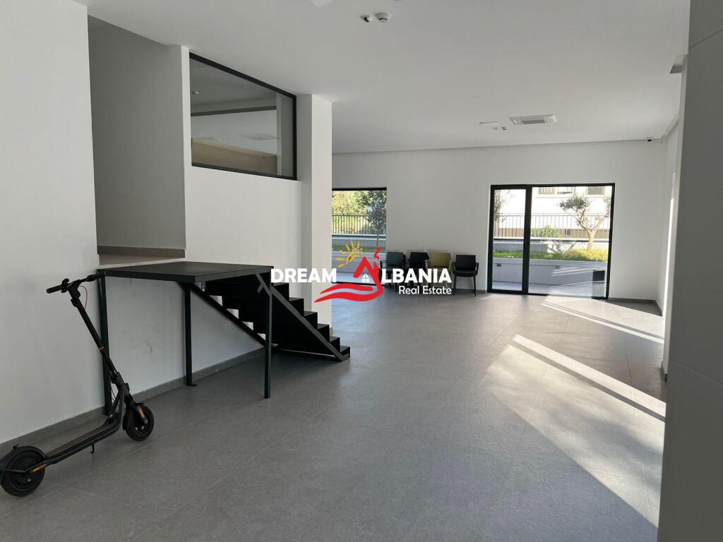 Ufficio in affitto presso l'Ambasciata della Pace a Tirana (ID 42611187)