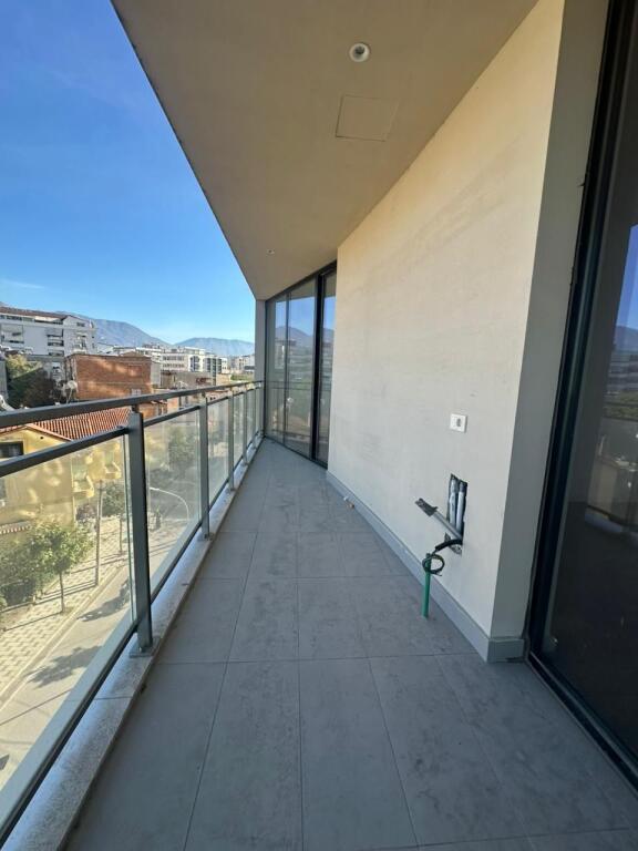 💼 Zyrë me qira – Golden Tower, Rruga Mine Peza