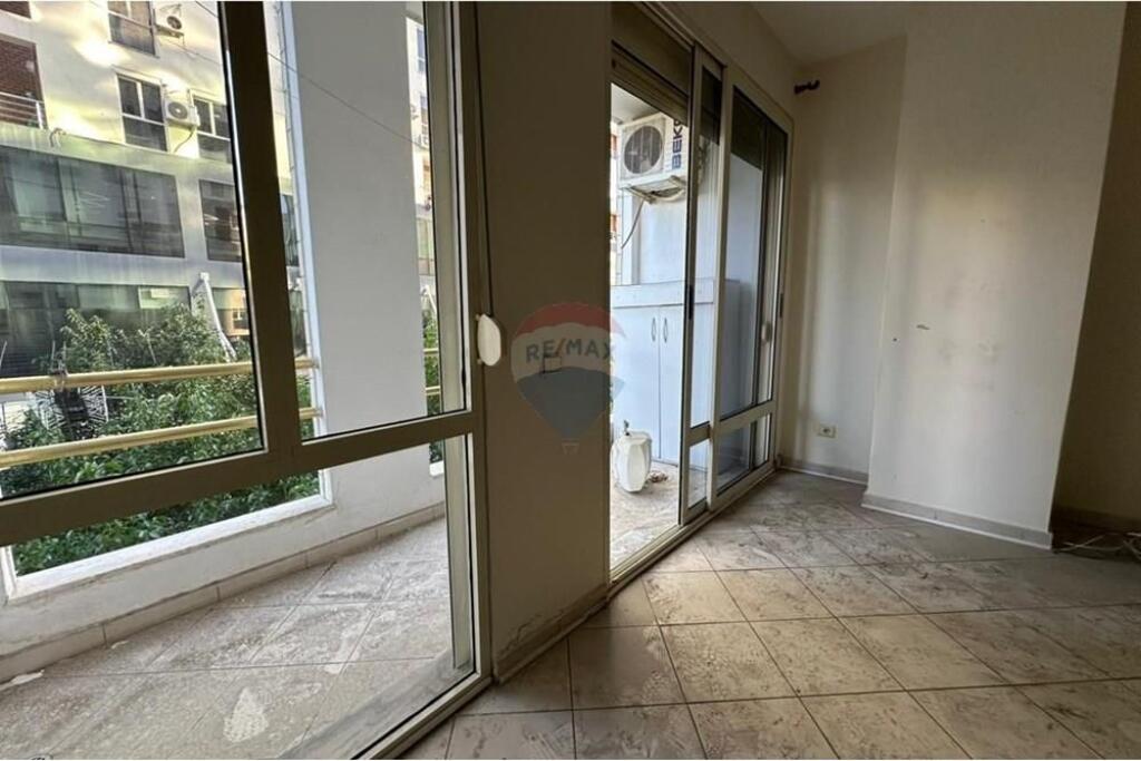 Apartment 2+1+2 for sale in the Usluga Complex, near the Train Station