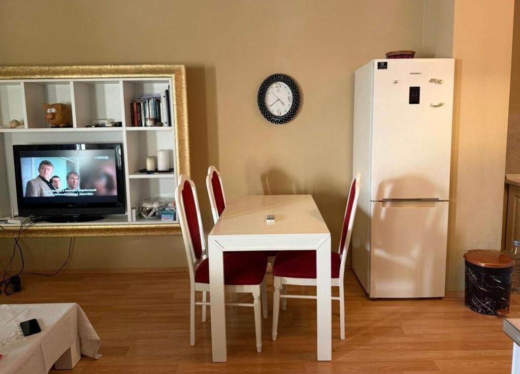 Jepet me qera apartament 1+1 ne yzberisht