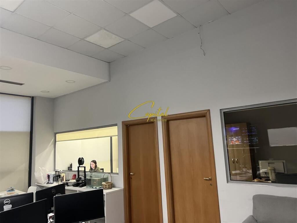 AMBIENT BIZNESI ME QERA 110 M2 KOMUNA E PARISIT 120.000 LEKE