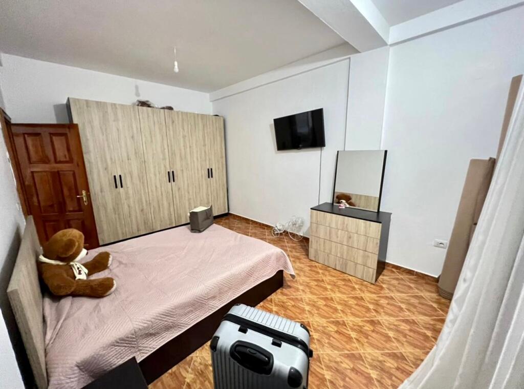 📣 SHITET VILE OKAZION 📍 Ali Dem, Prane Kompleksit Mangalem 🛣️ Rruga e "Mumajezeve" ✨