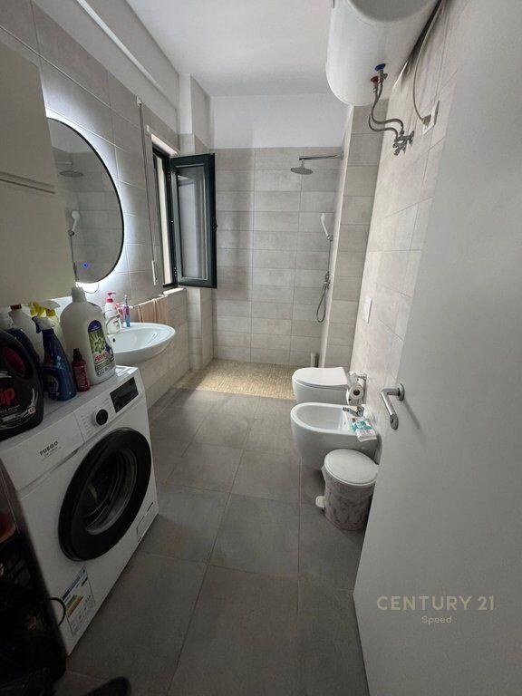 Apartament 2+1+2 dhe post parkimi per qira ne zonen e Unazes se Re , ne kompleksin Green City !