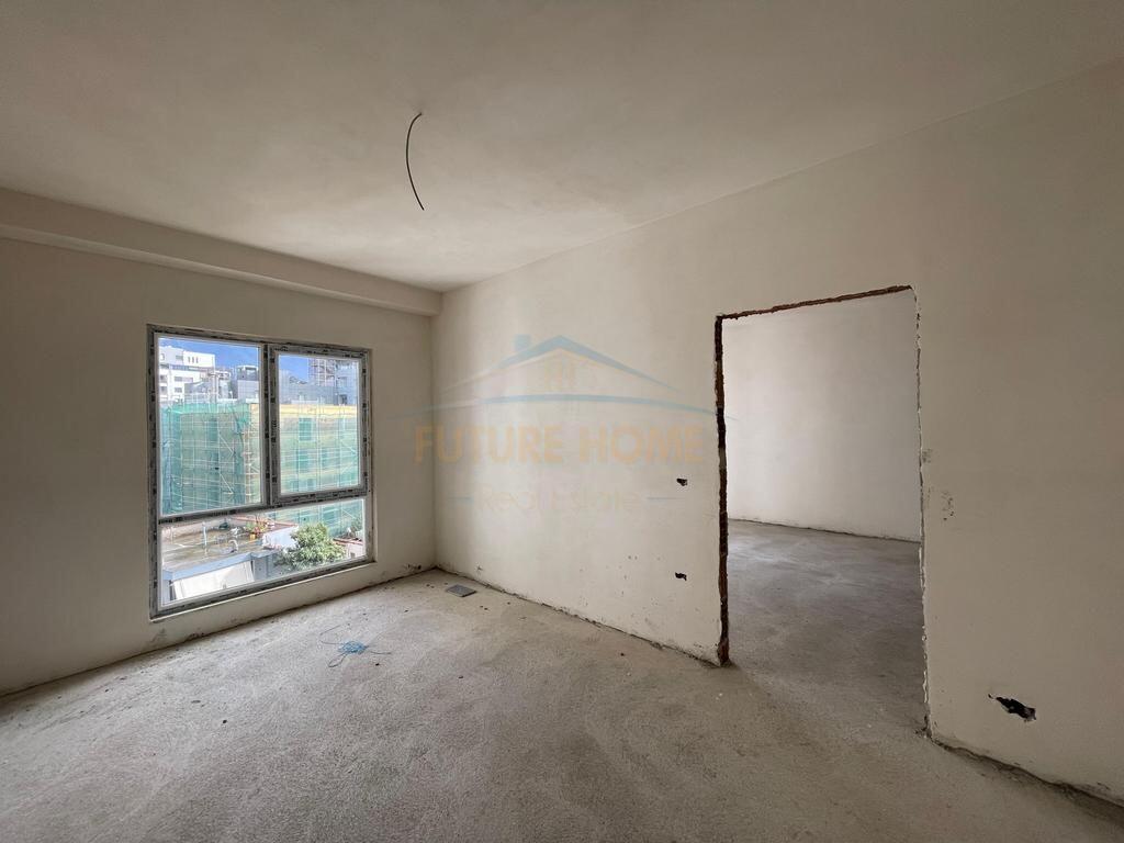 Shitet, Apartament 1+1, Spitali Amerikan 2, Rruga e Dibrës, Tiranë.
