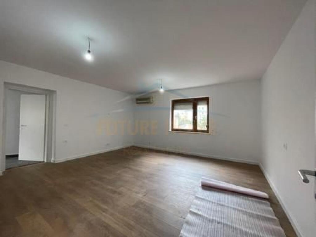 Shitet, Apartament 2+1, Pazari i Ri