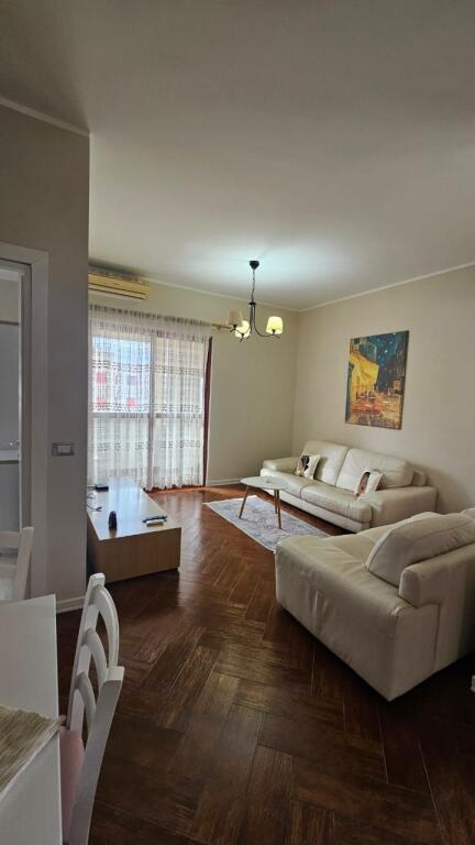 JEPET APARTAMENT ME QERA 2+1 PRANE GJYKATES DURRES