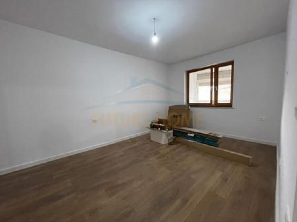 Shitet, Apartament 2+1, Pazari i Ri