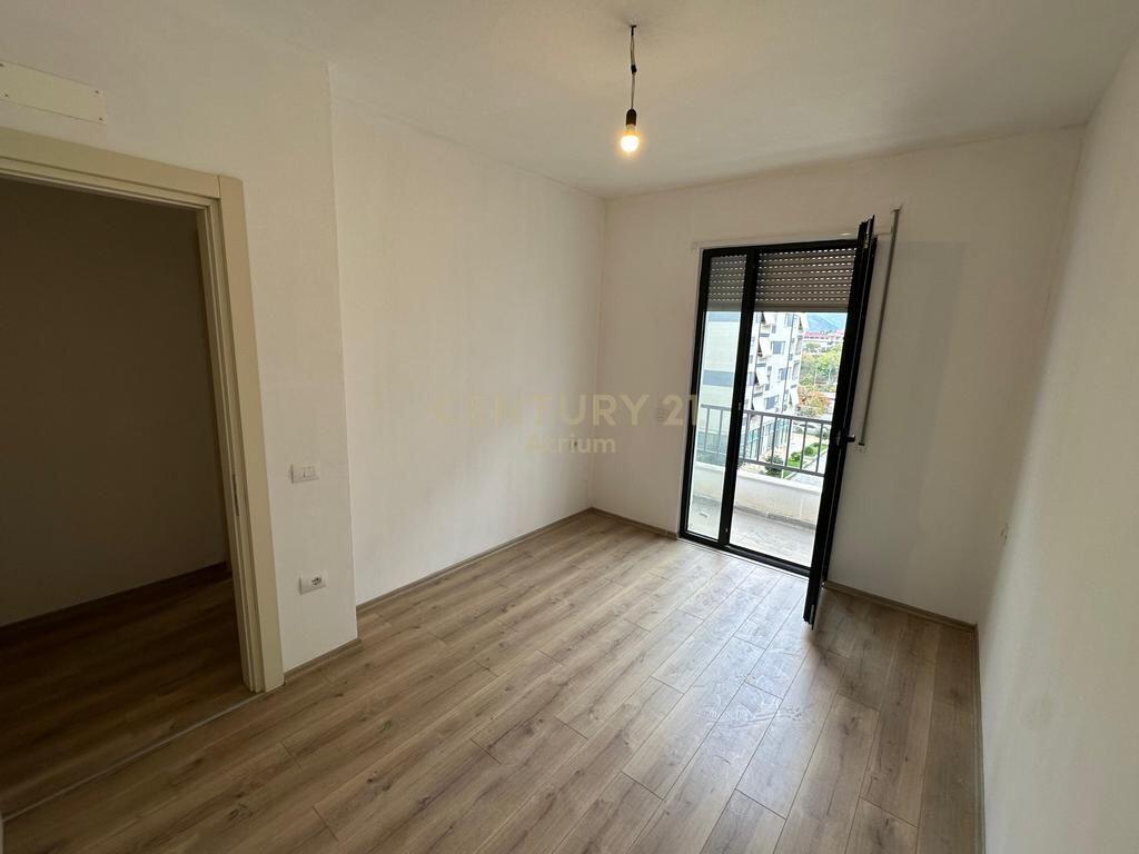 Apartment 2+1+2+ with Parking Space for sale in the Kinostudios area