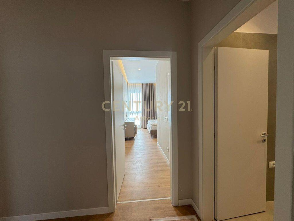 JEPET ME QIRA APARTAMENT 3+1+3 + POST PARKIMI TE "GREEN VALLEY", LIQENI I THATE