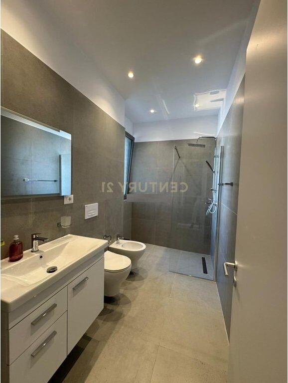 JEPET ME QIRA APARTAMENT 3+1+2 + POST PARKIMI LIQENI I THATE